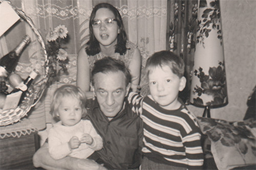 Mama musste fotografieren: Brigitte, Papa, Roswitha und ich (von links)